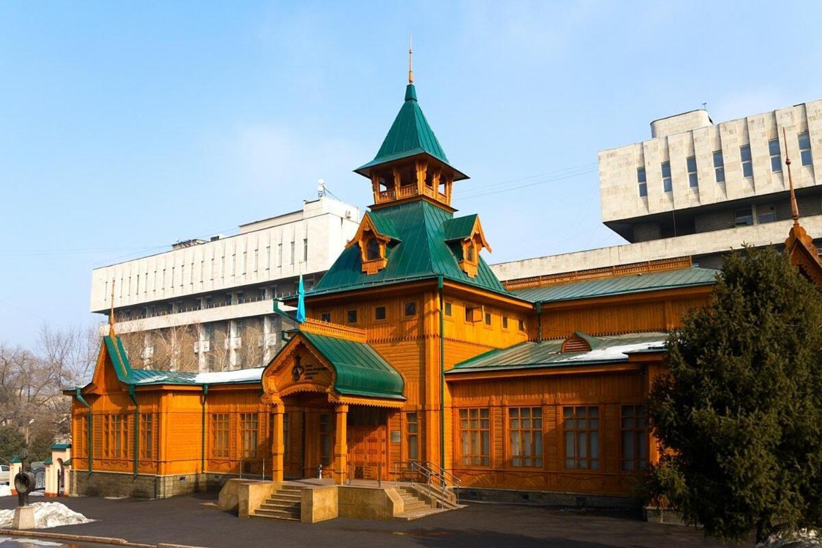 Nadezhda Apartments On The Nauryzbai Batyr 82 Almatý Exterior foto
