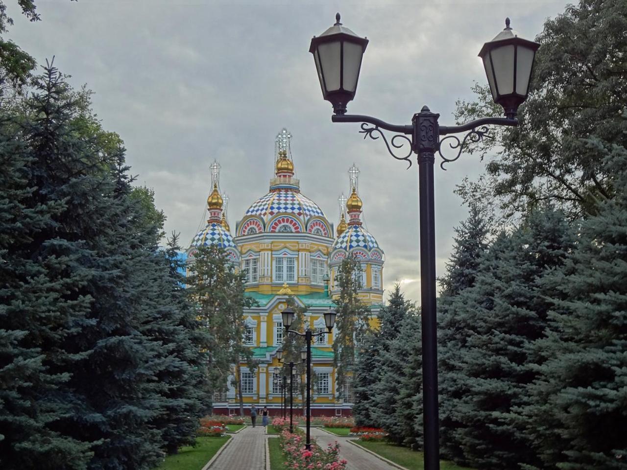 Nadezhda Apartments On The Nauryzbai Batyr 82 Almatý Exterior foto